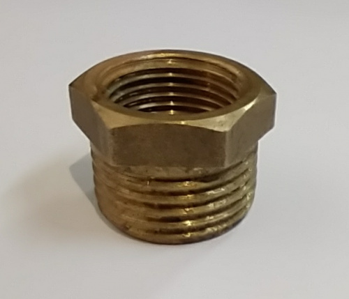 Переходник латунный 15х10 (1/2" х  3/8") НР-ВР